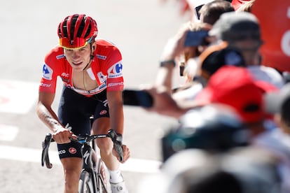 Evenepoel, a su llegada a meta en Sierra Nevada.