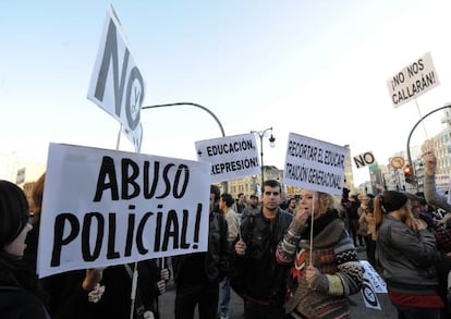 Protestas en Valencia por las cargas policiales.