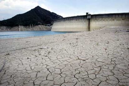 El nivel que presentaba el agua ayer en el pantano de Baells (Barcelona).