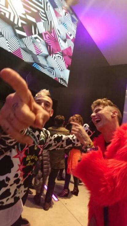 D. Gómez y Yung Beef, pásandolo fatal en los EMA (foto: Instagram Stage by Sony).