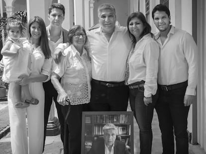 Sigifredo López, único sobreviviente de los 12 disputados del Valle secuestrados por las FARC, junto a su familia.