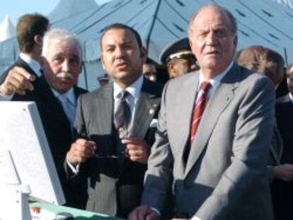 El Rey inaugura una planta eléctrica en Marruecos junto a Mohamed VI.