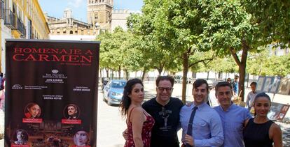 Elenco de la obra 'Homenaje a Carmen', en Sevilla.