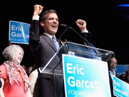 Eric Garcetti celebra los resultados de las elecciones.