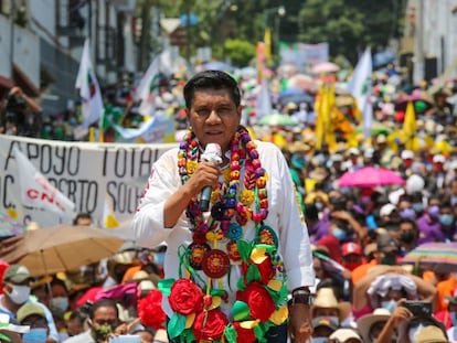 Mario Moreno Arcos, candidato del PRI y PRD a la gubernatura de Guerrero durante un acto de campaña el 21 de mayo.