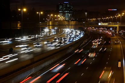 Tráfico en la M30 en Madrid, este lunes.