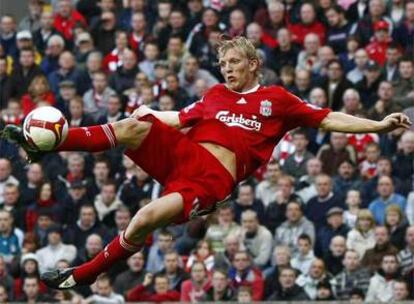 Kuyt dispara a puerta