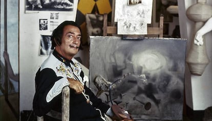 Dalí, al seu estudi de Portlligat.