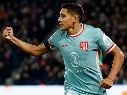 Nahuel Molina celebra su gol ante el PSG este miércoles en París.