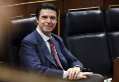 GRA048. MADRID, 19/02/2014.- El ministro de Industria, Energía y Turismo, Jose Manuel Soria, durante la sesión de control al Gobierno, en el Congreso de los Diputados.