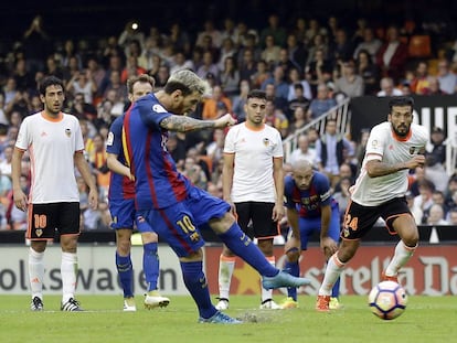 Messi durante el partido Valencia vs Barcelona