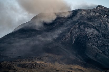 El Popocatépetl es uno de los volcanes más activos en el país y está ubicado en los límites territoriales de los Estados de Morelos, Puebla y el Estado de México.
