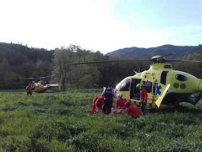 Evacuació d'un home accidentat amb parapent fa quatre dies a Sant Pere de Torelló.