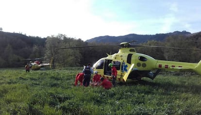 Evacuació d'un home accidentat amb parapent fa quatre dies a Sant Pere de Torelló.