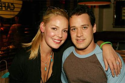 Katherine Heigl y su compañero de reparto en <i>Anatomía de Grey</i> T.R. Knight.