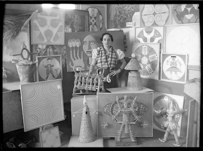 Maruja Mallo en su estudio de Madrid, mayo de 1936. Fotografía de Arte Casa Moreno. Museo Reina Sofía. Colección Archivo Lafuente.