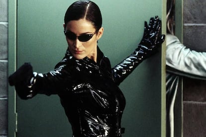 Carrie-Anne Moss, por entonces desconocida para el gran público, consiguió el papel de Trinity tras una larga lista de negativas.