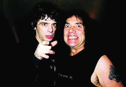 El músico Juanse (izquierda), junto a Pappo.