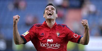 El jugador de Osasuna Javier Flaño celebra el gol marcado al Athletic.