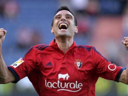 El jugador de Osasuna Javier Flaño celebra el gol marcado al Athletic.