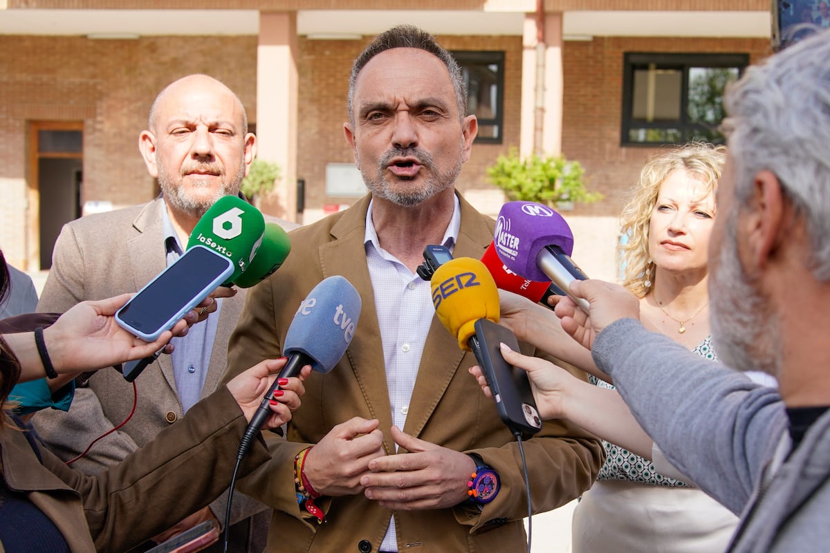 El alcalde de Móstoles elude las acusaciones de acoso sexual y laboral y arremete contra el Gobierno de Sánchez