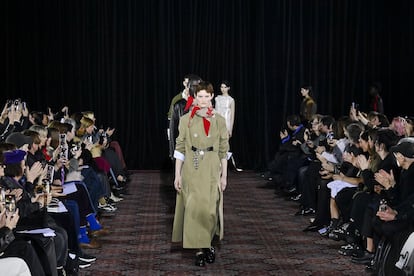 Desfile de la colección para el próximo otoño-invierno de Simone Rocha en la semana de la moda de Londres.