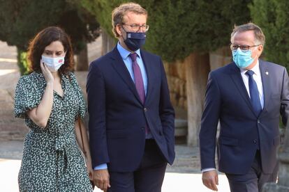 Los presidentes de Madrid, Galicia y Melilla a su llegada a la Conferencia de Presidentes en Salamanca este viernes.