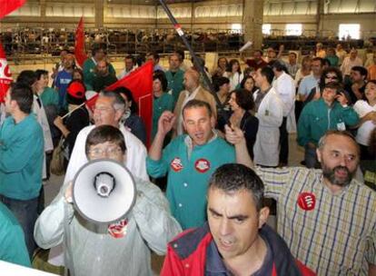 Los huelguistas en la concentración del mercado de ganado de Silleda (Pontevedra).