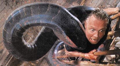 Jon Voight devorado por la anaconda en, precisamente, 'Anaconda' (1997).