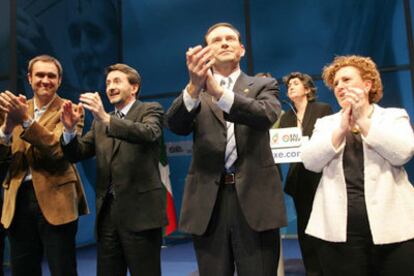 Unai Ziarreta, secretario general de EA; Josu Jon Imaz, presidente del PNV; Juan José Ibarretxe, <i>lehendakari,</i> y Begoña Errazti, líder de EA.