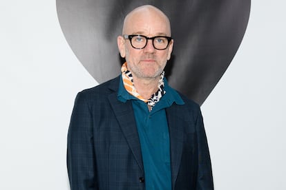 Michael Stipe, cantante de R.E.M., padrino de la hija de Kurt y Courtney, Frances Bean. “Durante las últimas semanas había hablado mucho con Kurt. Trabajábamos en un proyecto musical conjunto, pero no grabamos nada. Kurt amaba a Courtney y a Frances Bean, y a Krist (Novoselic) y Dave (Grohl) y a Nirvana. Los amaba de verdad. Su muerte ha sido una terrible pérdida, y no creo que pueda decir nada más ahora mismo”. Declaraciones a la cadena MTV una semana después de la muerte de Cobain.