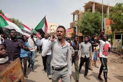 Un momento de la manifestación del día 26 en las calles de Jartum contra el golpe militar. 