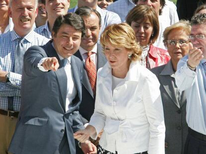 Los expresidentes Esperanza Aguirre e Ignacio González, junto a Francisco Granados en 2007.