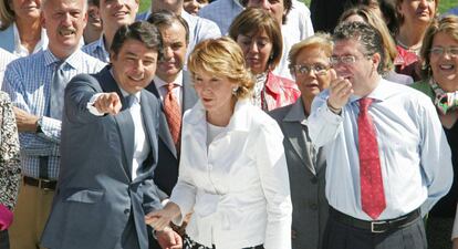 Los expresidentes Esperanza Aguirre e Ignacio Gonzlez, junto a Francisco Granados en 2007.