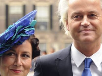 El derechista Geert Wilder con su mujer en el d&iacute;a del Pr&iacute;ncipe en La Haya. 