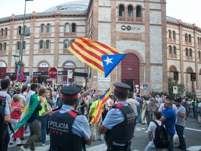 Protestors at a campaign rally in favor of the illegal referendum.