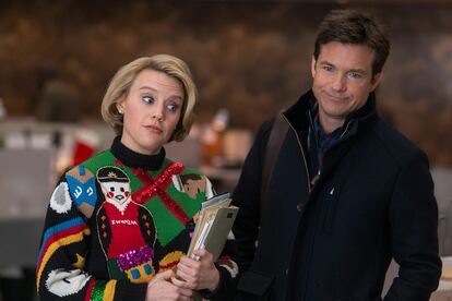 Kate McKinnon y su jersey navideño feo en la película ‘Fiesta de empresa’.