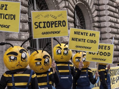 Protesta de Greenpeace en Roma contra le uso de algunos pesticidas.