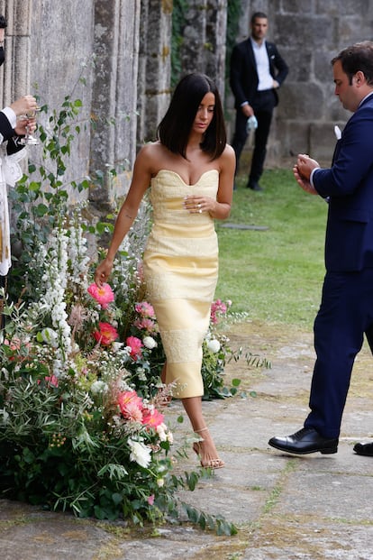 María Fernández-Rubíes, con vestido de Redondo Studio.