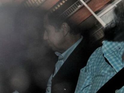 El expresidente valenciano y dos de sus colaboradores ingresan en prisión sin fianza