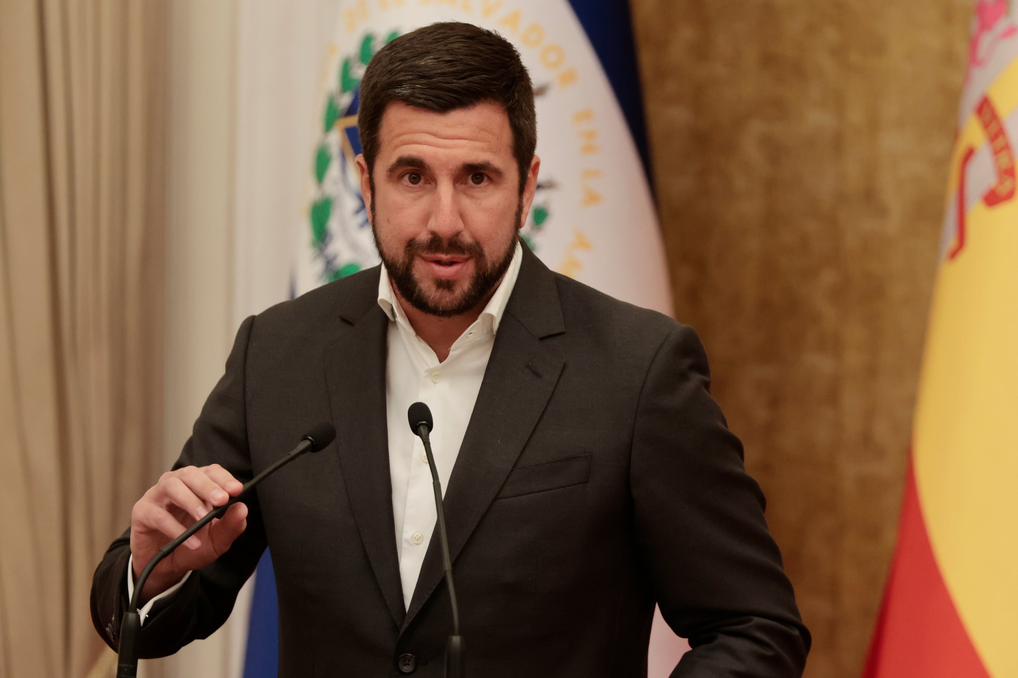 Cox firma con el Gobierno de El Salvador un acuerdo para invertir 2.588 millones de euros en energía y agua