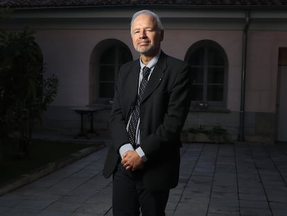 Manuel Martínez-Sellés, presidente del Colegio Oficial de Médicos de Madrid, en el patio de la sede en Madrid.