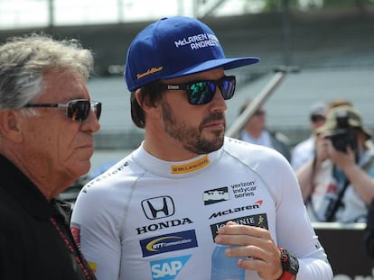 Mario Andretti y Fernando Alonso, el día 20 en Indianápolis.