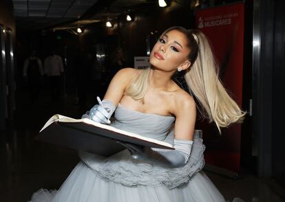 Ariana Grande en los premios Grammy el 26 de enero de 2020 en Los Angeles, California.