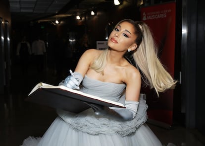 Ariana Grande en los premios Grammy el 26 de enero de 2020 en Los Angeles, California.