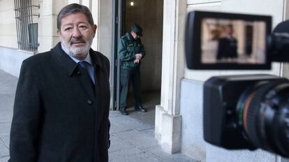 Francisco Javier Guerrero llega a la novena sesi&oacute;n del juicio del caso ERE, en Sevilla.