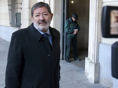 Francisco Javier Guerrero llega a la novena sesi&oacute;n del juicio del caso ERE, en Sevilla.