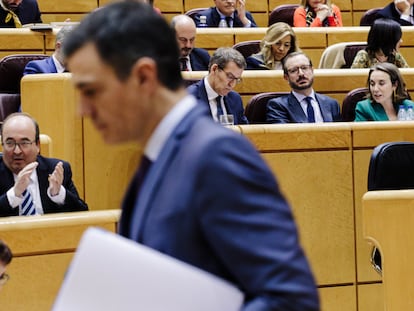 El presidente del Gobierno, Pedro Sánchez, en el Senado, el 31 de enero, en la primera sesión de este año en la que se confrontó con el líder del PP, Alberto Núñez Feijóo.