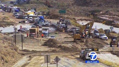 Imagem da rede Abc7 da área do deslizamento em Mojave.