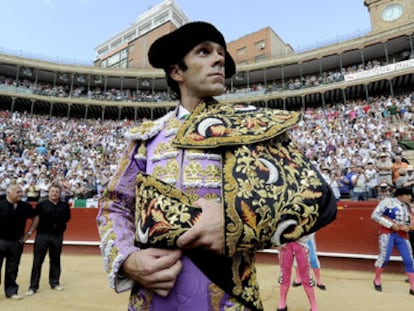 José Tomás, durante el paseíllo en la plaza de toros de Valencia, el 3 de octubre de 2019.